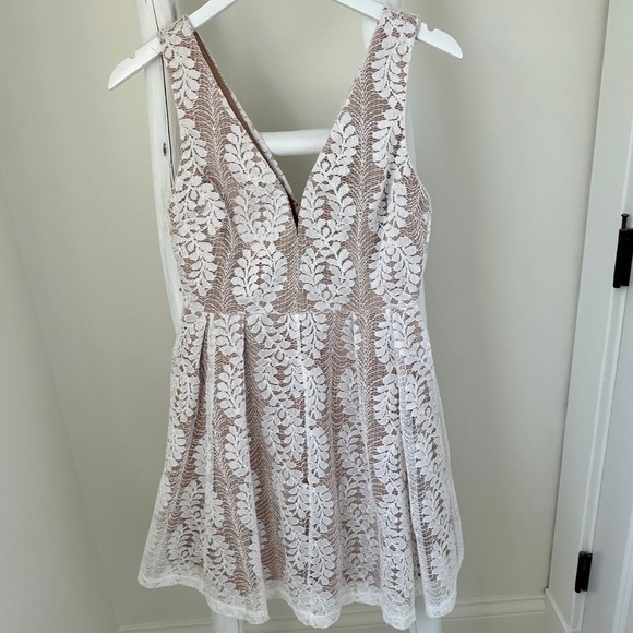 Lulu's White Lace Overlay Mini Dress Size Small - Picture 1 of 15
